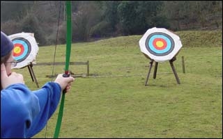 Jalo con arco en la campiña de Cambridge 